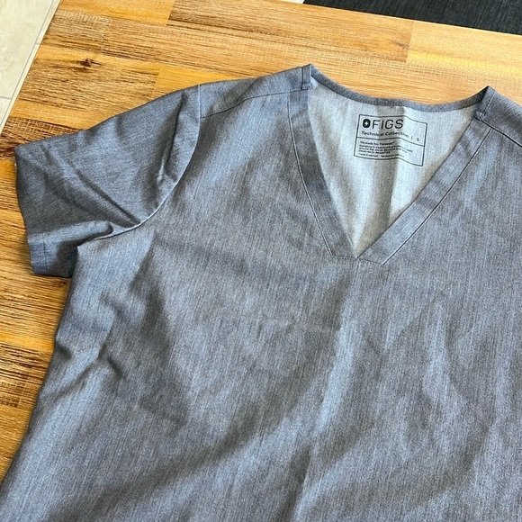 Figs Casma Three-Pocket Scrub Top - Picture 2 of 6
